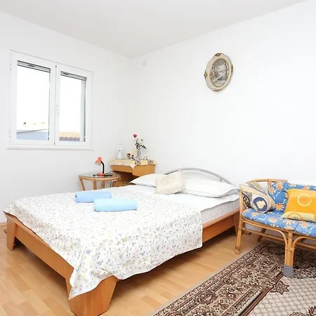 16341b Apartment