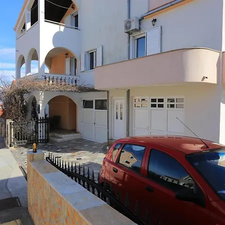 16341b Apartment